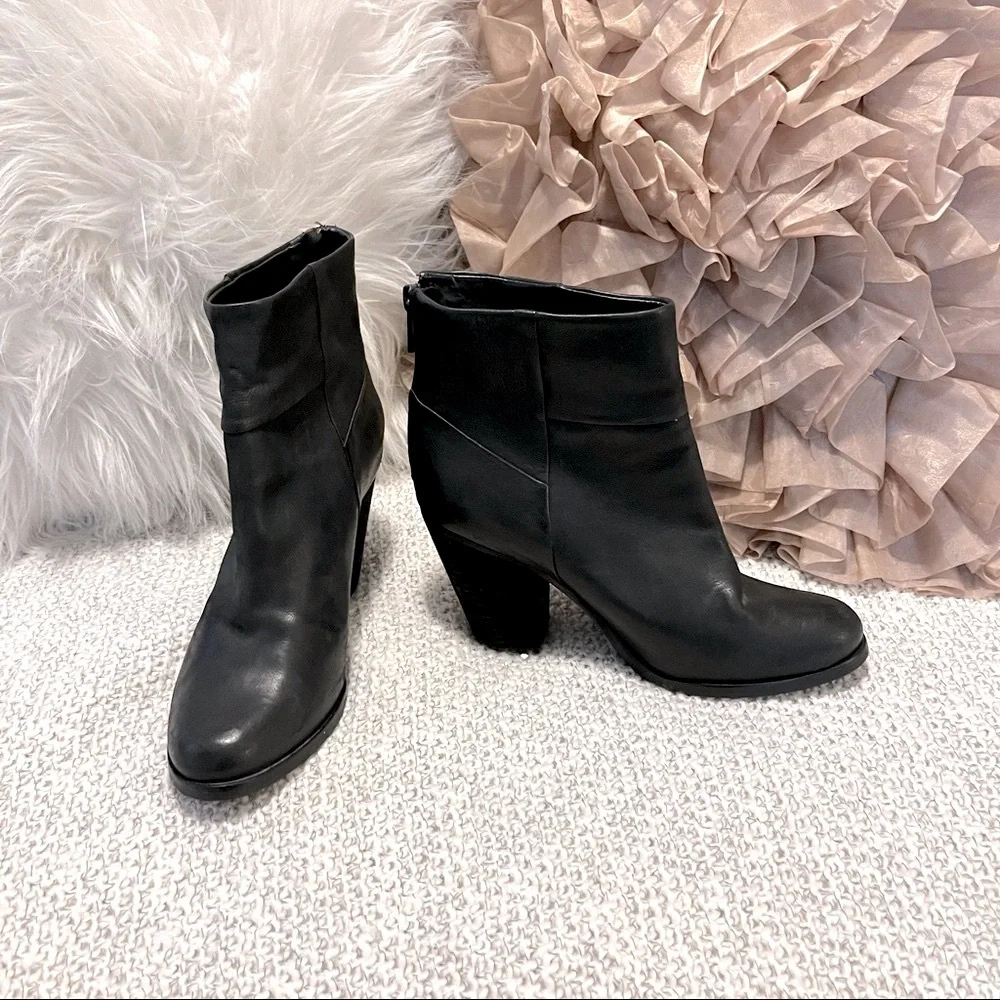 Arturo Chiang Hadley Black Leather Block Heel Back Zip Booties Sz 7